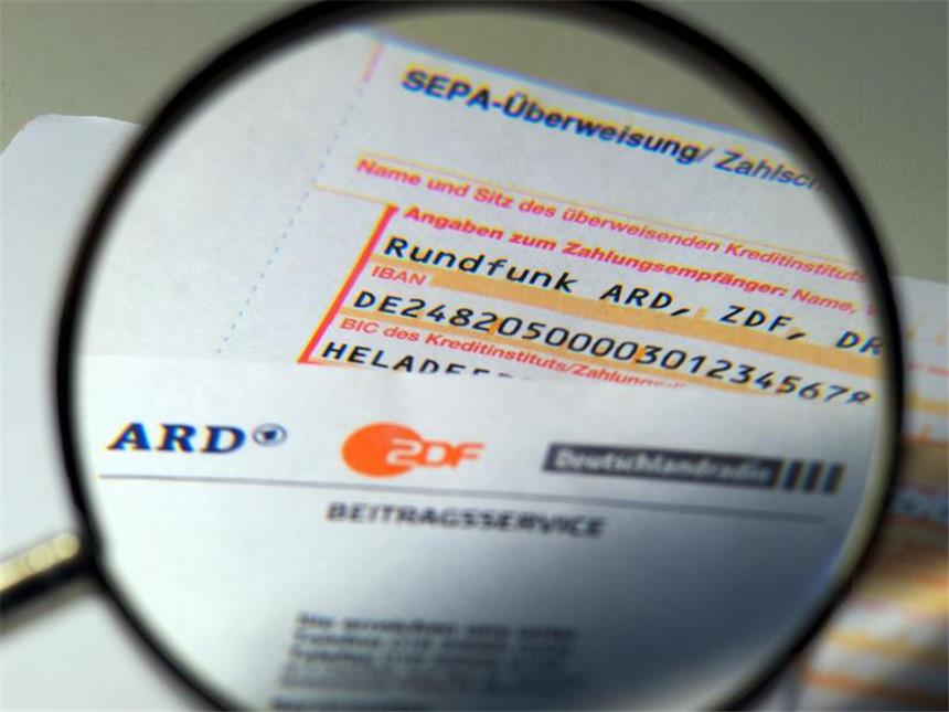 Koblenzer Verfassungsrichter: Rundfunkbeitrag rechtmäßig Den Rundfunkbeitrag gibt es erst seit 2013, mehrere Klagen dagegen werden derzeit verhandelt. In Rheinland-Pfalz wurde er nun gerichtlich bestätigt. Foto: Arno Burgi