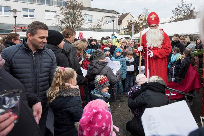 Schwerin verzichtet wegen Corona auf Adventsmarkt und bietet Alternative Den Schweriner Adventsmarkt in dieser Form wird es coronabedingt nicht geben. Es wird aber ein Hüttendorf aufgebaut. Und der Nikolaus wird auch kommen.