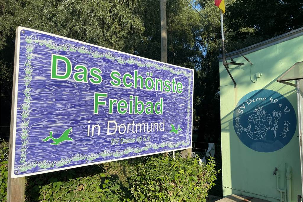 Maryna (29) hat hunderten Kindern Schwimmen beigebracht - und gibt Tipps für Eltern Den Sommer über arbeitet Maryna Urban im Freibad Derne.