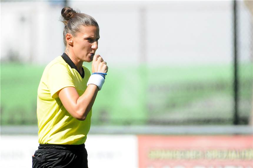 Schiedsrichter-Mangel: Ein Kurs soll trotz Pandemie helfen Den Sprung bis in die Frauen-Bundesliga hat die Castrop-Rauxelerin Nadine Westerhoff geschafft, die im Jahr 2006 den Anwärter-Lehrgang im Fußballkreis Herne/Castrop-Rauxel absolviert hat.