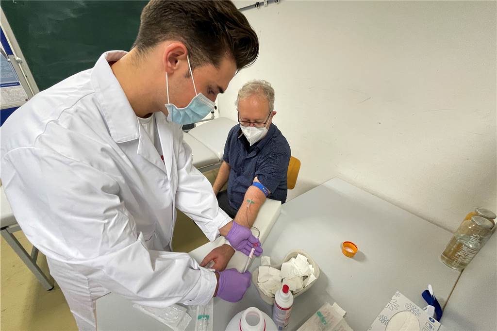 Riesenandrang für kleinen Pieks: Testaktion an TU lief „aus dem Ruder“ Den Teilnehmern der Studie wurde Blut abgenommen.