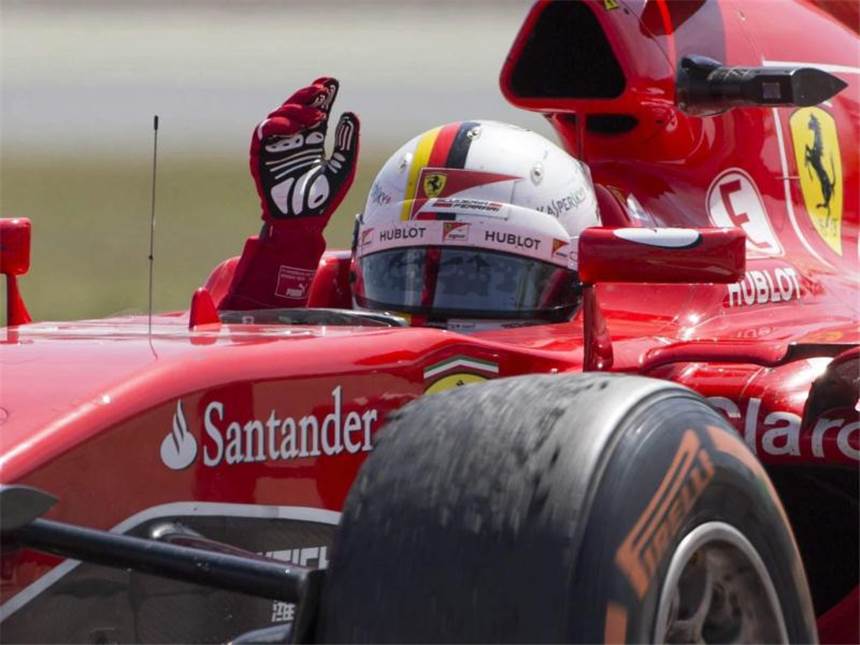 Rosberg jubelt in Barcelona - Hamilton vor Vettel Den zweiten Platz konnte Ferrari-Mann Vettel gegen den Mercedes nicht verteidigen. Foto: Alejandro Garcia