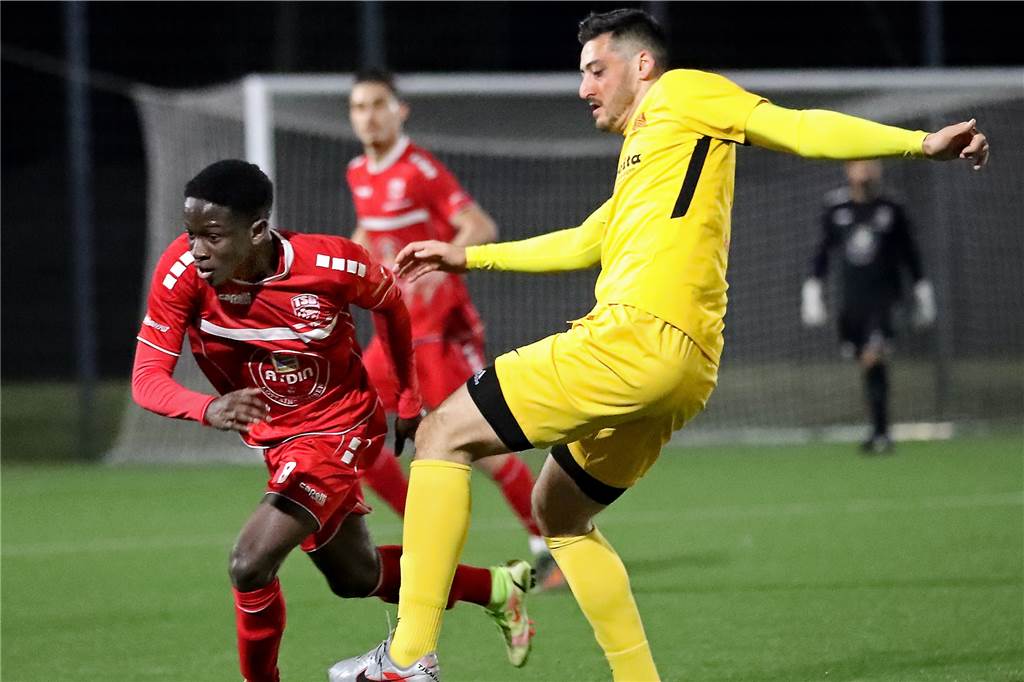 Türkspor-Spieler trainiert eine Woche beim Regionalligisten RW Oberhausen und wartet auf Antwort Denis Donkor (l.) hatte eine Woche bei RW Oberhausen vorgespielt.