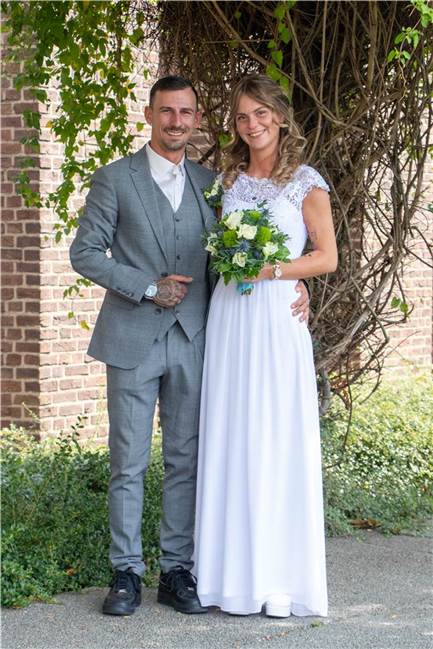 Denise Stern und Timo Ballmann heiraten : Für Bräutigam war das gleich klar Denise Stern und Timo (geborener Ballmann) heirateten standesamtlich und kirchlich am selben Tag.