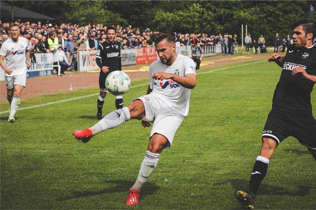 Acht Neue beim TuS Bövinghausen, nur einer startet – „Ich kann die Gründe nachvollziehen“ Deniz Fahri Batman (l.), hier noch im Trikot von Regionalligist TuS Haltern, wurde beim ersten Rückrundenspiel des TuS Bövinghausen eingewechselt.