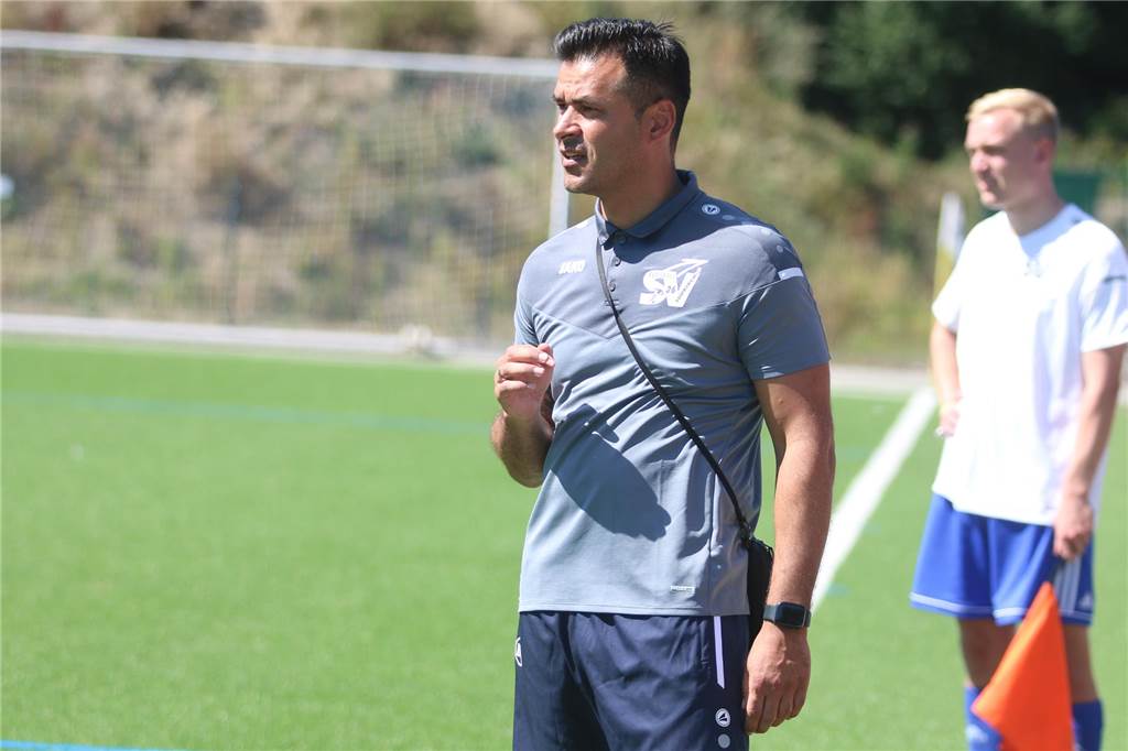 SV Südkirchen rüstet auf: Auch ehemaliger Landesliga-Spieler vom SuS Kaiserau kommt Deniz Sahin beobachtet das Spielgeschehen.