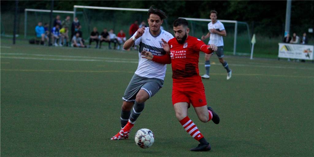 Starkes erstes Seniorenjahr von Deniz Sönmez beim WSC: „Spiele wieder meinen A-Jugend-Fußball“ Deniz Sönmez (l.) spielte eine starke erste Saison im Seniorenbereich für den Werner SC.