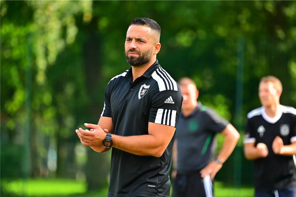 Spvgg. 95/08 landet Transfer-Coup: Komplette Mannschaft kommt aus Marl Deniz Uzunali soll demnächst im Schimmelsheider Park in Recklinghausen die Kommandos an der Linie geben. Der Trainer wechselt vom SC Marl-Hamm nach König Ludwig – mit einer bestens eingespielten Mannschaft.
