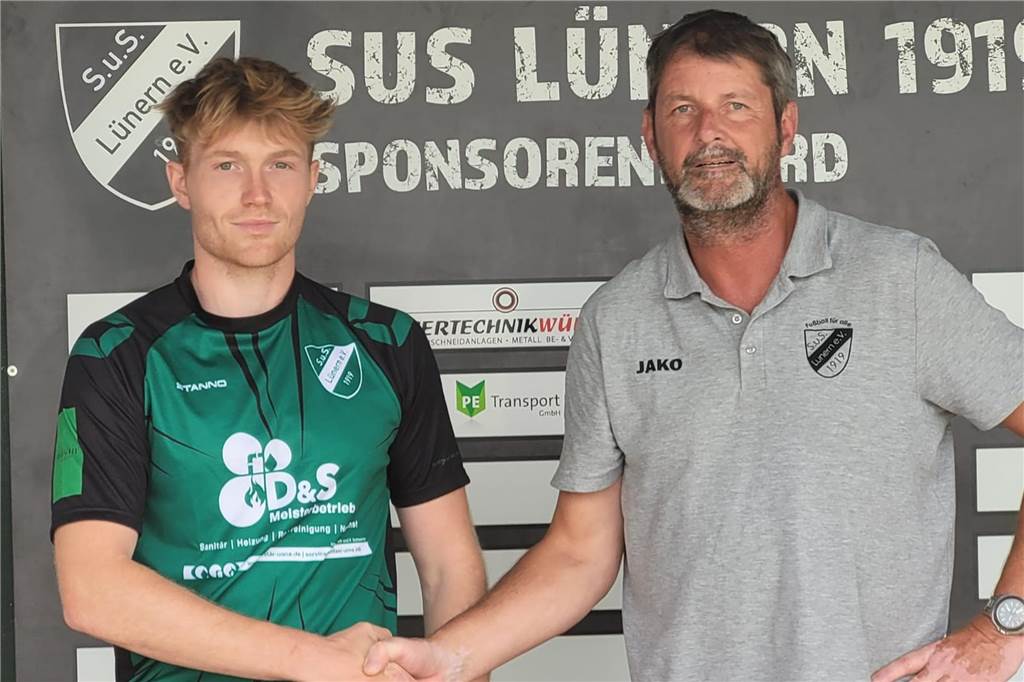 Noch zwei Neuzugänge für den SuS Lünern: Spieler-Bruder kommt an den Ostfeldweg Dennis Berenberg - hier mit Sportchef Adri Brggeman - schließt sich dem SuS Lünern an.