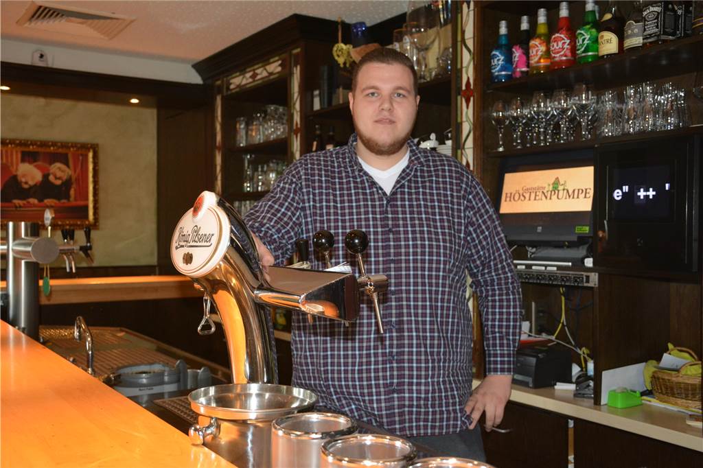 Nach Café Muse-Aus: Wirte sehen Tobits gastronomische Angebote nicht als Bedrohung Dennis Busscher ist Wirt der Höstenpumpe in Wülllen.