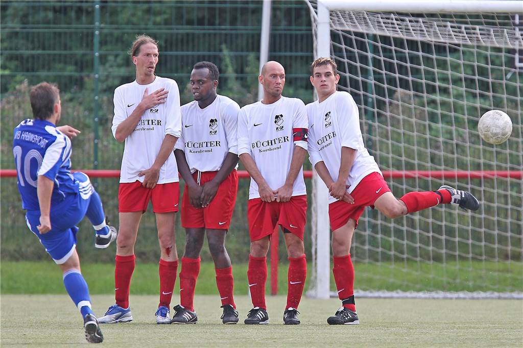 Dennis Dannemann (l.) spielte auch für den SuS Merklinde in der Bezirksliga.