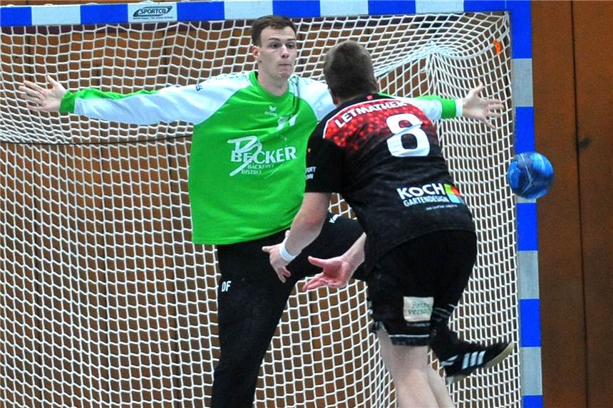 Gute Abwehr, starker Keeper und das vielversprechende Debüt eines beidhändigen Neuzugangs Dennis Friedrich, hier in einem Kreispokalspiel vor vier Monaten, war zwischen den Pfosten der große Rückhalt der HVE Villigst-Ergste beim 29:16-Erfolg in Menden.
