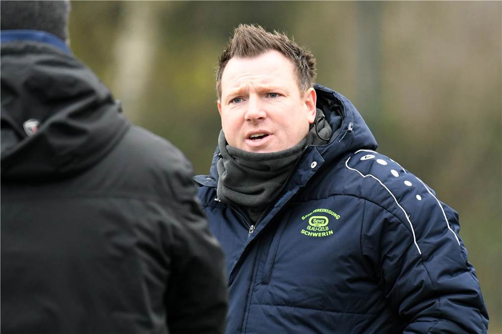 Spvg Schwerin Viel Wind auf dem Berg aber nur zwei Tore Dennis Hasecke hatte 20 Spieler zur Verfügung.