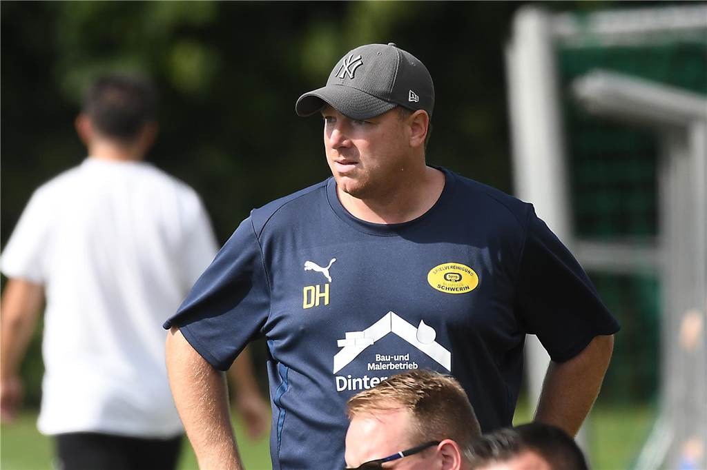 Dennis Hasecke traut sich die Oberliga als Trainer zu: Spvg Schwerin weiter fest im Blick Dennis Hasecke war zuletzt bekannt als Trainer der Spvg Schwerin. Davor trainierte er lange die SG Castrop.