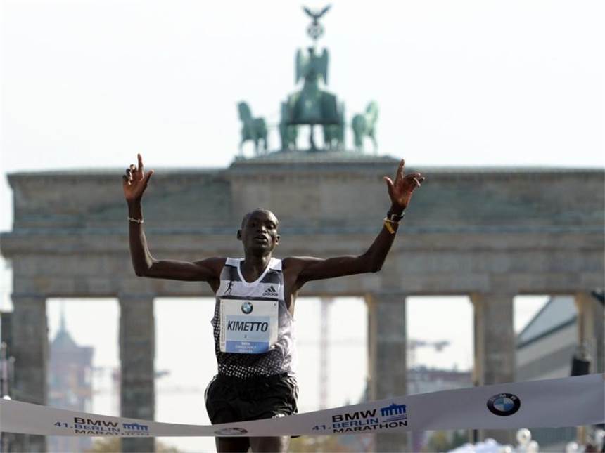 Wessinghage sicher: Marathon bald unter zwei Stunden Dennis Kimetto lief in Berlin den Marathon in 2:02:57 Stunden. Foto: Rainer Jensen