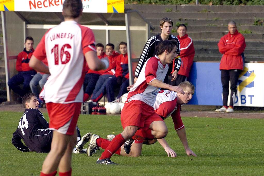 Dennis Köse macht nach 18 Jahren Schluss beim BV Brambauer Dennis Köse verfolgt den Ball.