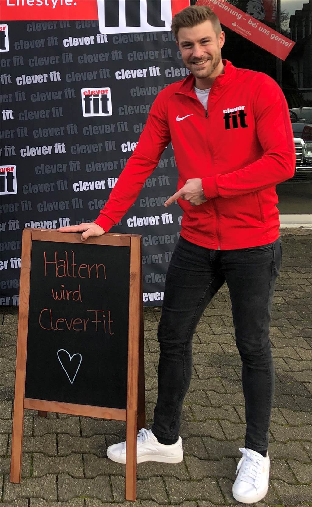 „Kommen gegen Corona nicht an“: Wann eröffnet Clever Fit in Haltern? Dennis Krügel ist ebenfalls Geschäftsführer des Clever Fit in Borken und dem zukünftigen Studios in Haltern.