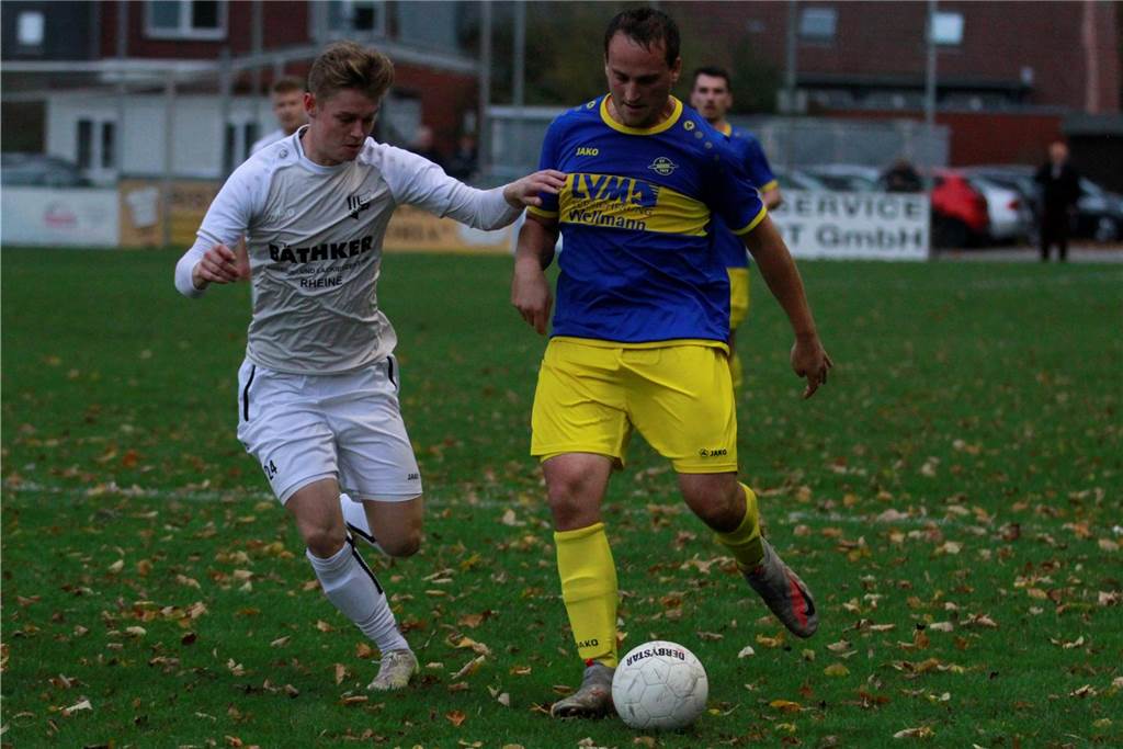 Urgestein des SV Herbern ist zurück in der ersten Mannschaft: „Habe mich angeboten, zu helfen“ Dennis Närdemann (r.) läuft wieder für die erste Mannschaft auf.