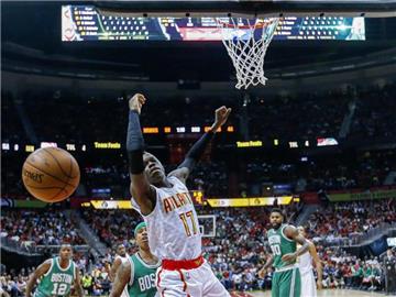 Dennis Schröder erzielte mit 20 Punkten einen Karriere-Bestwert gegen Boston in den Playoffs. Foto: Erik S. Lesser