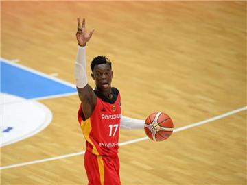 Dennis Schröder möchte mit den deutschen Basketballern die EM-Endrunde erreichen. Foto: Daniel Reinhardt