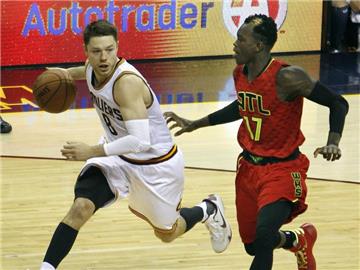 Dennis Schroeder (r) und die Atlanta Hawks hatten keine Chance gegen die Cleveland Cavaliers. Foto: David Maxwell