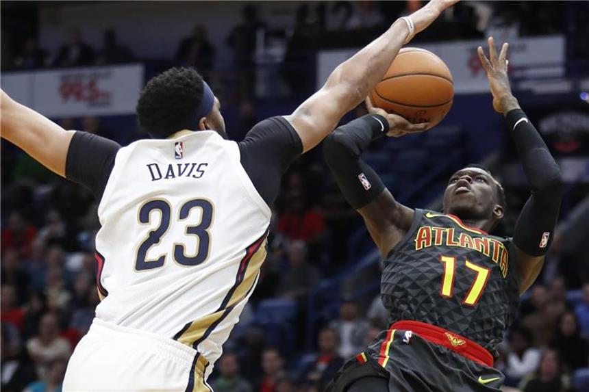 Dennis Schröder (r) verlor erneut mit den Atlanta Hawks. Foto: Tyler Kaufman