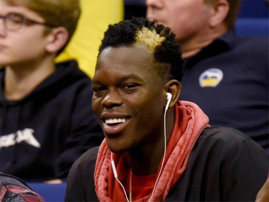 Dennis Schröder sah zwei interessante Halbfinalspiele. Foto: Rainer Jensen