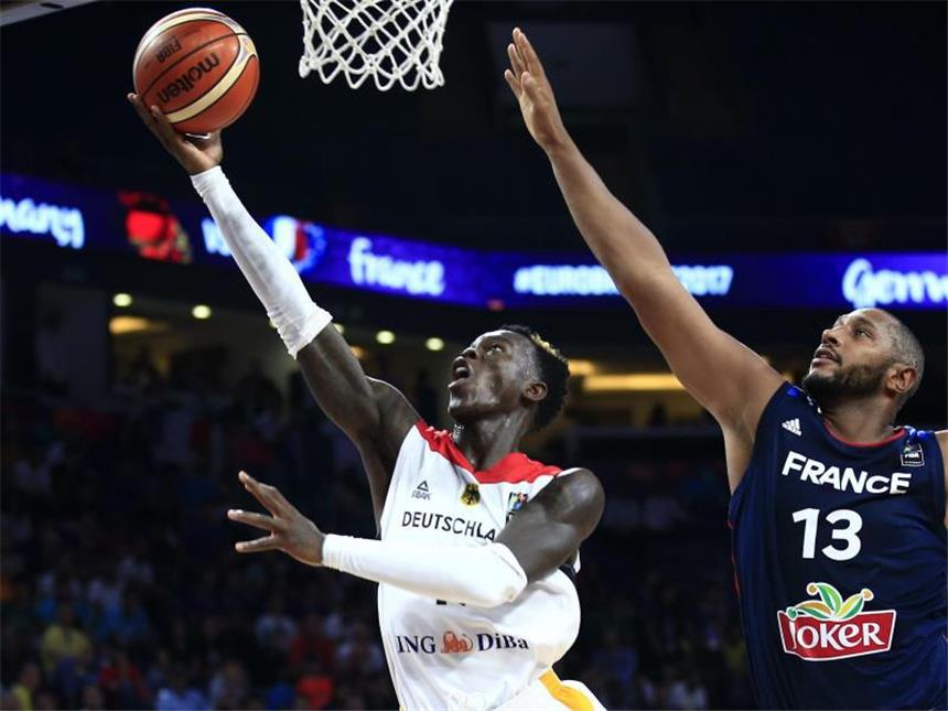 84:81 gegen Frankreich: Schröder & Co. im EM-Viertelfinale Dennis Schröder war mit 21 Punkten erstmals nicht Topscorer im deutschen Team. Foto: Lefteris Pitarakis