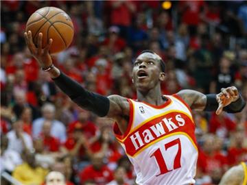 Dennis Schröder wird mit den Atlanta Hawks gegen die Detroit Pistons das erste Spiel der neuen Saison eröffnen. Foto: Erik S. Lesser