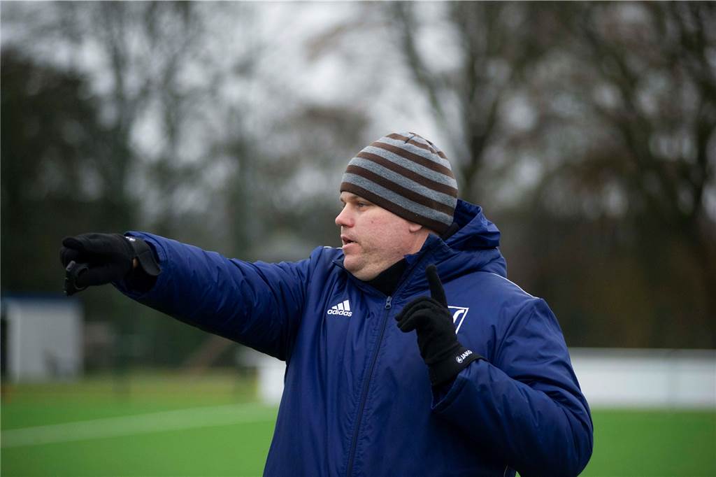 Flaesheims Kevin Schulz hatte zwei Optionen - Wechsel zum Bruder war keine Dennis Schulz geht im kommenden Sommer in seine dritte Saison als Cheftrainer des TuS Sythen.
