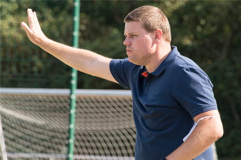 Auf der wichtigsten Position sind Sythens Planungen „eigentlich abgeschlossen“ Dennis Schulz soll die Sythener auch in der kommenden Spielzeit trainieren.