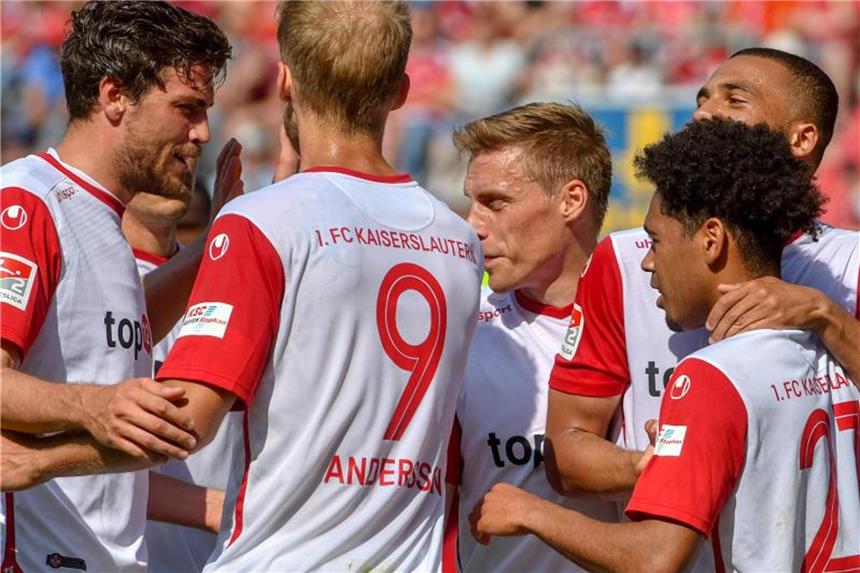 Kaiserslautern verlässt 2. Liga mit Sieg Der 1. FC Kaiserslautern hat sich mit einem Sieg aus der 2. Liga verabschiedet. Foto: Armin Weigel