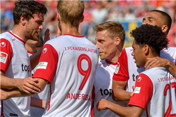 Der 1. FC Kaiserslautern hat sich mit einem Sieg aus der 2. Liga verabschiedet. Foto: Armin Weigel