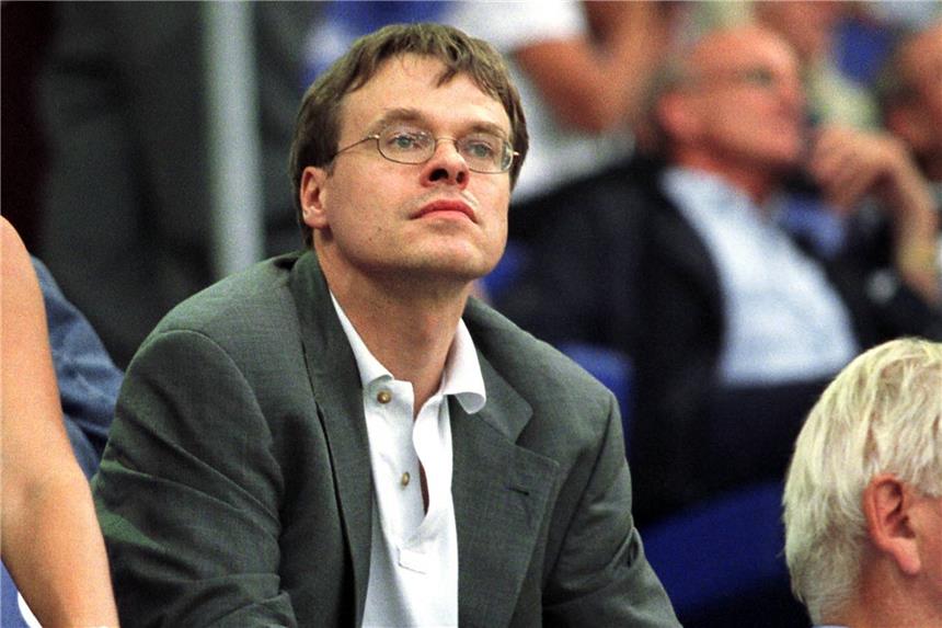 25 Jahre Schalke: Diesen Klub darfst du nie verlassen Der 14. August 2001: Peter Peters beim Eröffnungsspiel der Arena Auf Schalke.