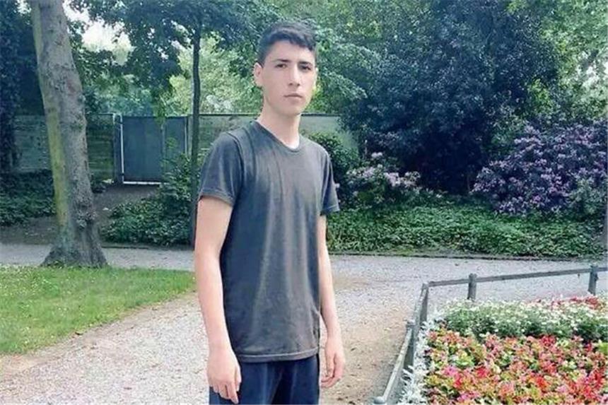 Castrop-Rauxels Politiker kämpfen für Arian (15) Der 15-jährige Arian ist vor zwei Jahren aus Afghanistan geflohen, weil die Taliban seinen Vater getötet hatten. Jetzt soll er abgeschoben werden.