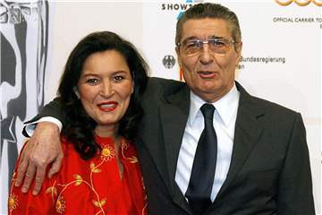 Der vor drei Jahren verstorbene Rudi Assauer mit Tochter Bettina Michel im Jahr 2014. Seinerzeit war die Schalke-Legende bereits schwer an Alzheimer erkrankt und Michel stellte ihr Buch „Papa, ich bin für Dich da“ vor.