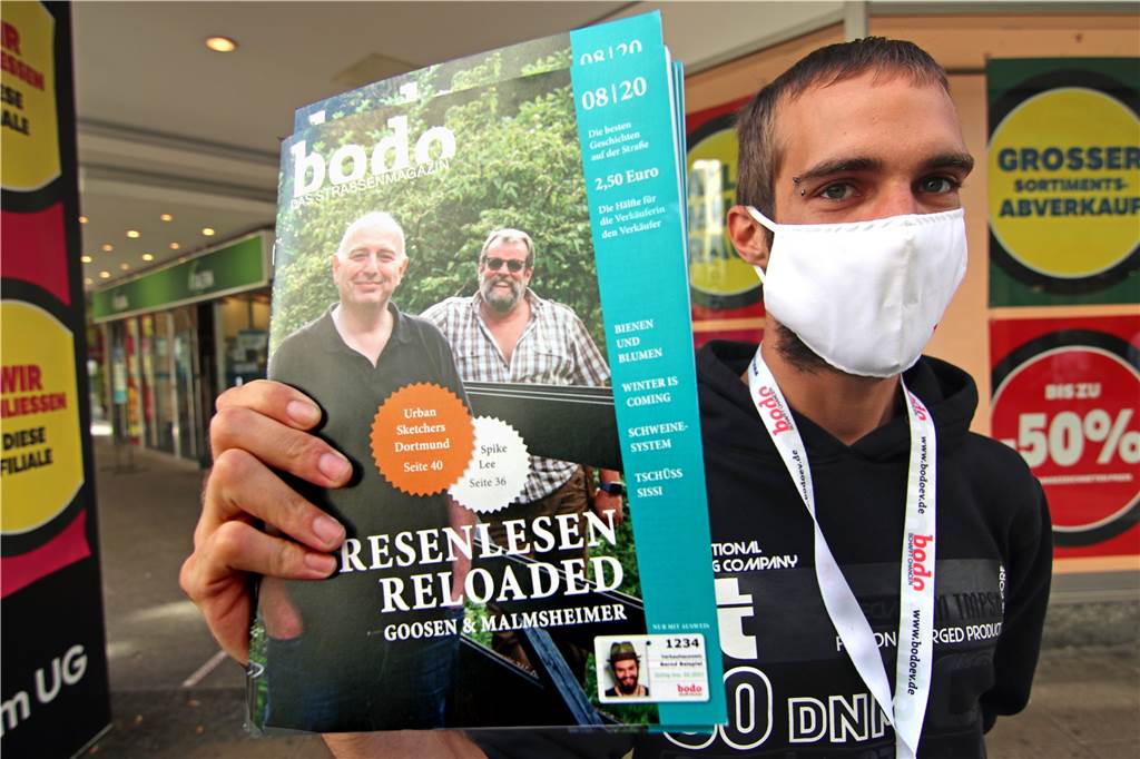 Der 28-Jährige Dennis verkauft seit zwei Jahren das Straßenmagazin "Bodo". Auch er stellt bezüglich der Wohnungslosen in der City fest: "Die Stadt ist voll."