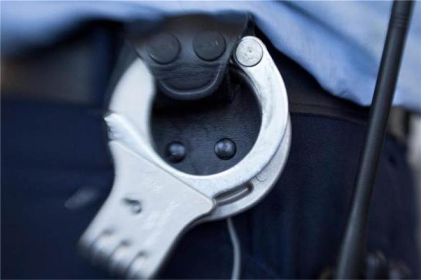 Untersuchungshaft: Ehemaliger Ahauser gab sich als Arzt aus Der 32-jährige, ehemalige Ahauser, der sich im Impfzentrum Hagen als Arzt ausgegeben hat, wurde am Montag festgenommen. Er ist mehrfach vorbestraft.