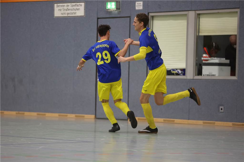 Der 35. Davertpokal hatte einiges zu bieten. Am Ende war der VfL Senden der verdiente Sieger, aber auch viele andere Mannschaften überzeugten. Wir waren mit der Kamera dabei.