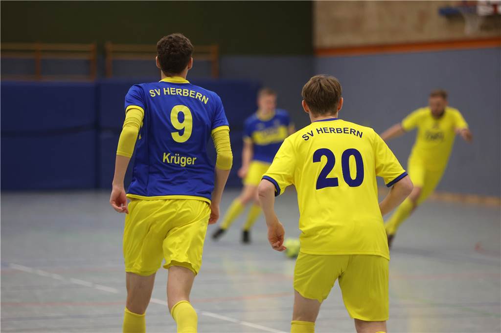 Der 35. Davertpokal hatte einiges zu bieten. Am Ende war der VfL Senden der verdiente Sieger, aber auch viele andere Mannschaften überzeugten. Wir waren mit der Kamera dabei.