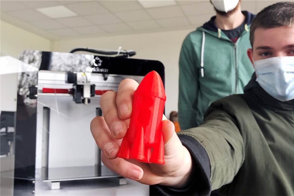 Noch mehr Chancen für Kreuzschüler: Kooperation öffnet neue Türen Der 3D-Druck kommt bei den Kreuzschülern gut an. Am Berufskolleg können sie sich bald im 3D-Druck-Labor austoben.