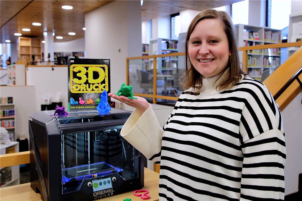 Friederike Gernreich ist neue stellvertretende Büchereileiterin Der 3D-Drucker in der Stadtbücherei ist eins der ersten Projekte von Friederike Gernreich.