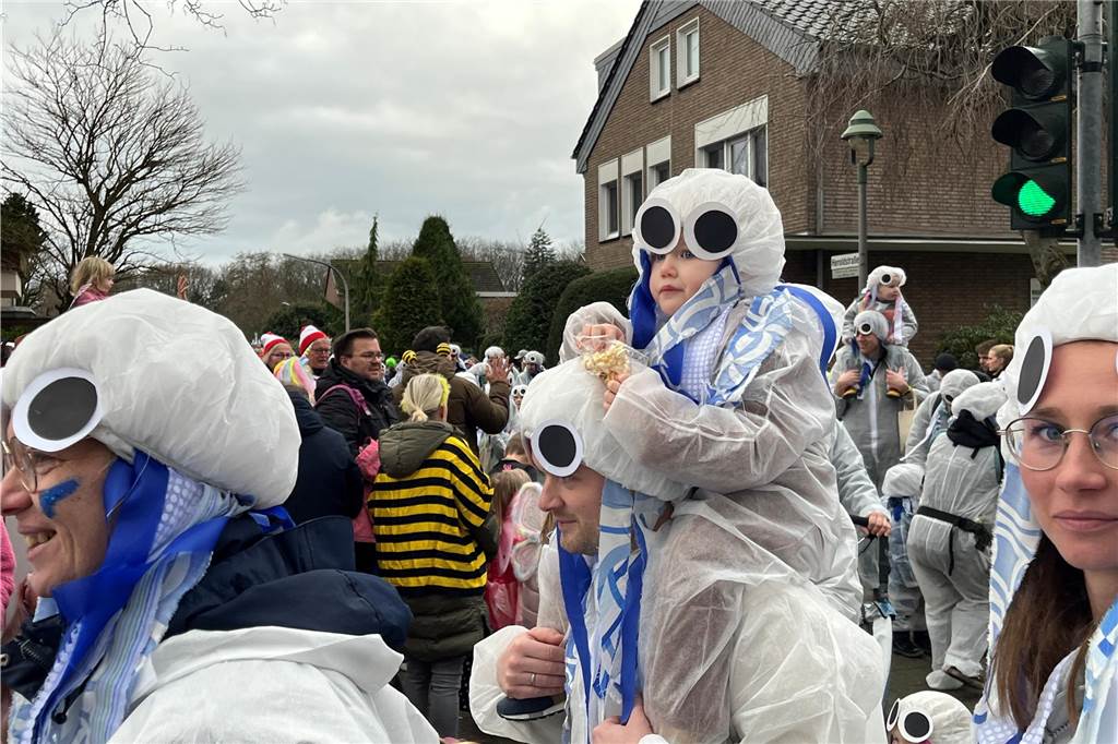 Kinderkarnevalszug 2024 in Dorsten: Viele Bilder von den besten Kostümen Der 50. Kinderkarnevalszug in Dorsten-Holsterhausen war für alle Beteiligten am Sonntag (11. Februar 2024) wieder ein ganz besonderer Spaß. Bei vielen fantasievollen Kostümen und Bergen von Kamelle kamen insbesondere die kleinen Besucher auf ihre Kosten.
