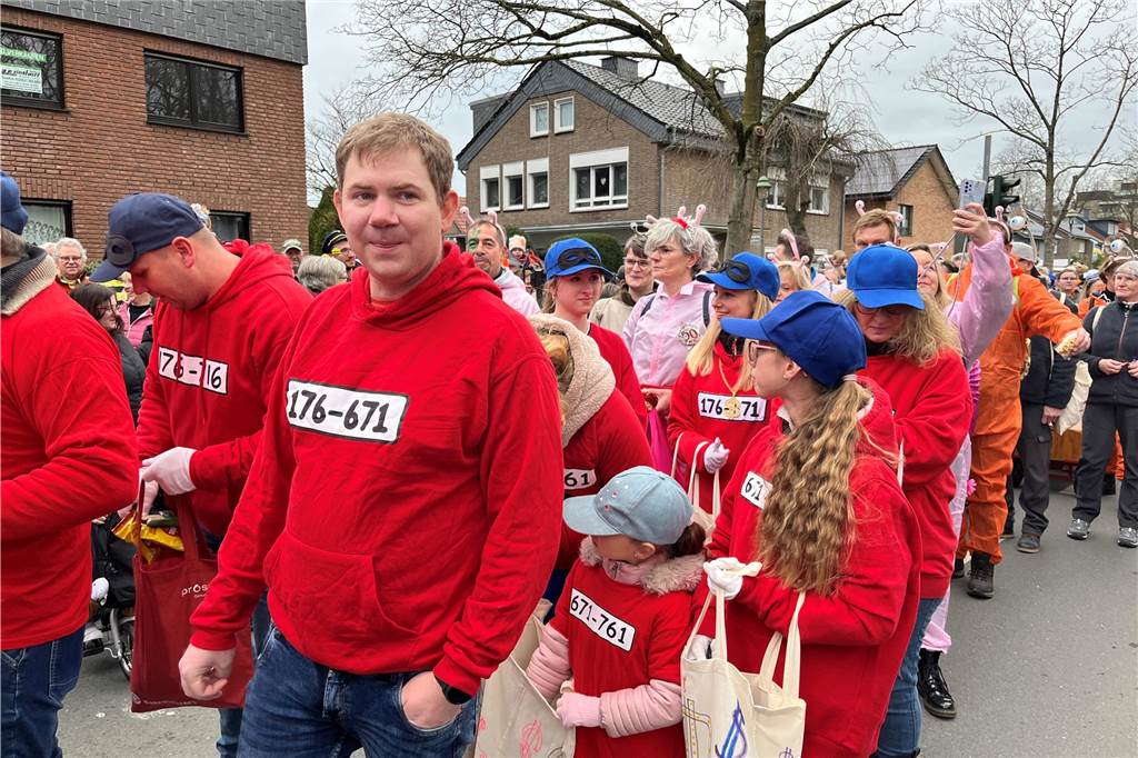 Kinderkarnevalszug 2024 in Dorsten: Viele Bilder von den besten Kostümen Der 50. Kinderkarnevalszug in Dorsten-Holsterhausen war für alle Beteiligten am Sonntag (11. Februar 2024) wieder ein ganz besonderer Spaß. Bei vielen fantasievollen Kostümen und Bergen von Kamelle kamen insbesondere die kleinen Besucher auf ihre Kosten.