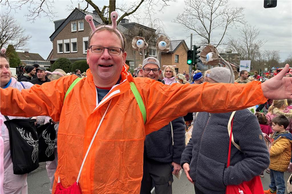 Kinderkarnevalszug 2024 in Dorsten: Viele Bilder von den besten Kostümen Der 50. Kinderkarnevalszug in Dorsten-Holsterhausen war für alle Beteiligten am Sonntag (11. Februar 2024) wieder ein ganz besonderer Spaß. Bei vielen fantasievollen Kostümen und Bergen von Kamelle kamen insbesondere die kleinen Besucher auf ihre Kosten.