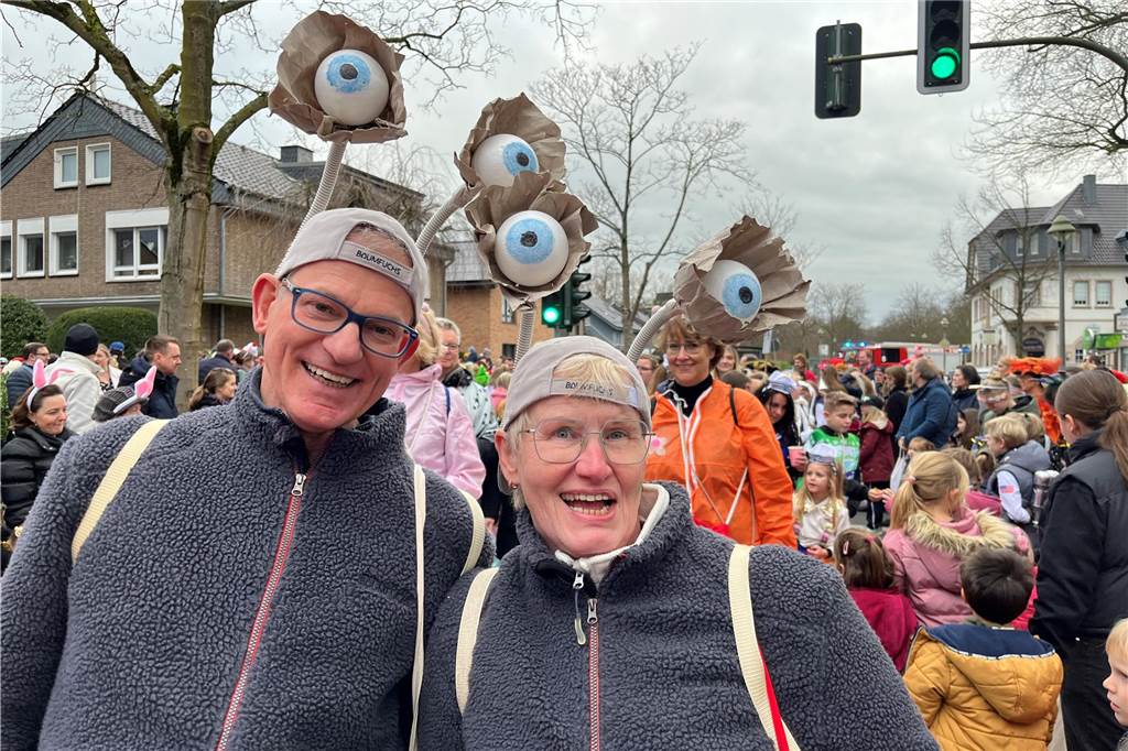 Kinderkarnevalszug 2024 in Dorsten: Viele Bilder von den besten Kostümen Der 50. Kinderkarnevalszug in Dorsten-Holsterhausen war für alle Beteiligten am Sonntag (11. Februar 2024) wieder ein ganz besonderer Spaß. Bei vielen fantasievollen Kostümen und Bergen von Kamelle kamen insbesondere die kleinen Besucher auf ihre Kosten.