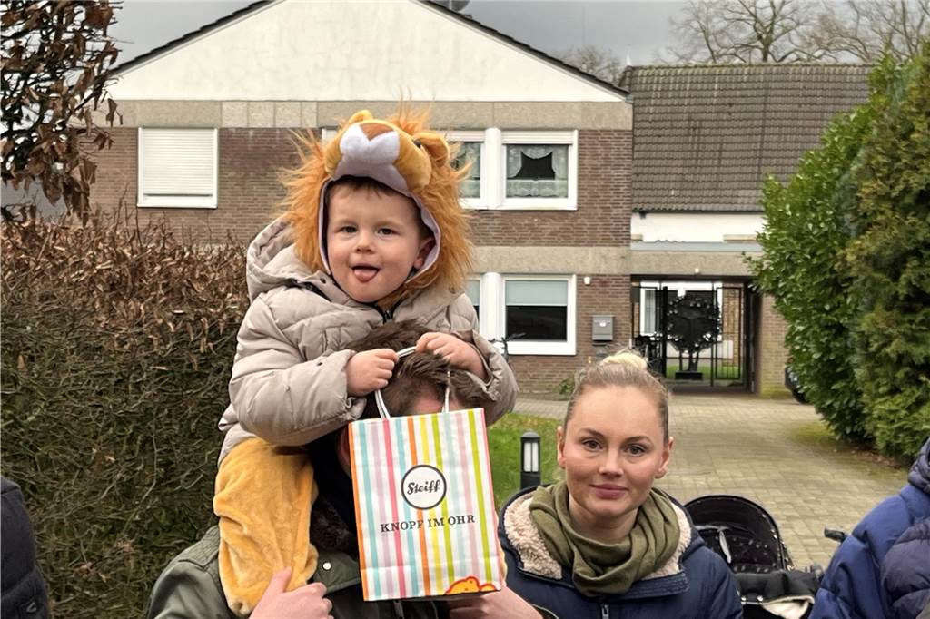 Kinderkarnevalszug 2024 in Dorsten: Viele Bilder von den besten Kostümen Der 50. Kinderkarnevalszug in Dorsten-Holsterhausen war für alle Beteiligten am Sonntag (11. Februar 2024) wieder ein ganz besonderer Spaß. Bei vielen fantasievollen Kostümen und Bergen von Kamelle kamen insbesondere die kleinen Besucher auf ihre Kosten.