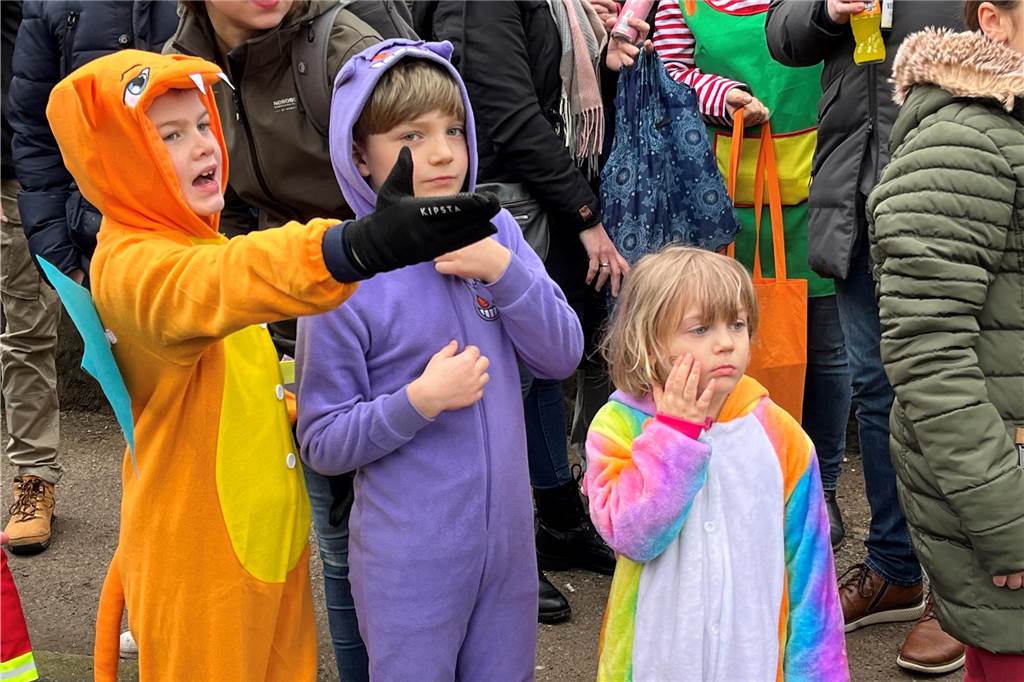 Kinderkarnevalszug 2024 in Dorsten: Viele Bilder von den besten Kostümen Der 50. Kinderkarnevalszug in Dorsten-Holsterhausen war für alle Beteiligten am Sonntag (11. Februar 2024) wieder ein ganz besonderer Spaß. Bei vielen fantasievollen Kostümen und Bergen von Kamelle kamen insbesondere die kleinen Besucher auf ihre Kosten.