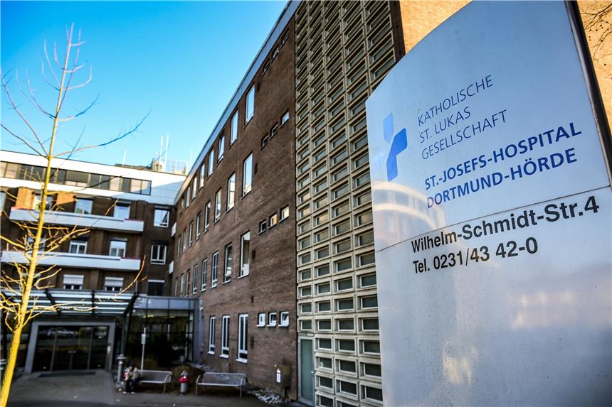 Der 78-jährige Mann, der am Dienstag in einem Dortmunder Krankenhaus einen Mediziner anschoss und lebensgefährlich verletzte, machte den Arzt für seine Rückenschmerzen verantwortlich.