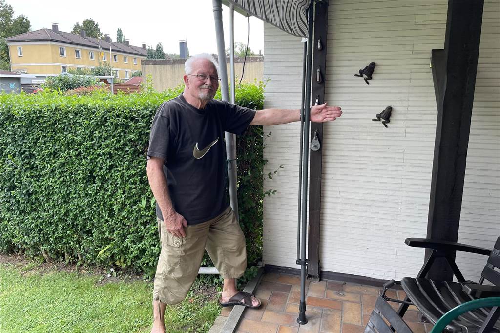 Vivawest-Mieter bangen um ihr Zuhause: „Das wäre mein Untergang“ Der 84-jährige Otto Twer fühlt sich hilflos. Seine Terrasse in der Tremonia-Siedlung in Dorstfeld muss für einen neuen Wirtschaftsweg teilweise zurückgebaut werden.